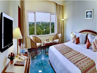 【アグラ ホテル】ホテル クラークス シラツ アグラ(Hotel Clarks Shiraz Agra)
